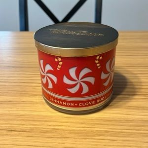 Bath & Body Works 3 Wick Candle. Cinnamon + Clove Buds.